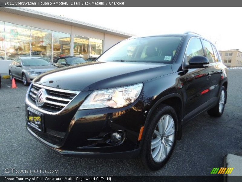 Front 3/4 View of 2011 Tiguan S 4Motion