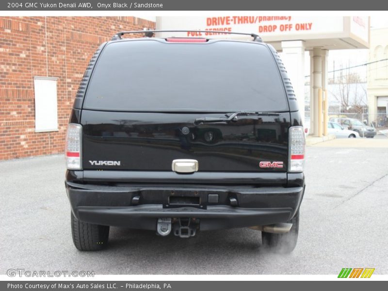 Onyx Black / Sandstone 2004 GMC Yukon Denali AWD