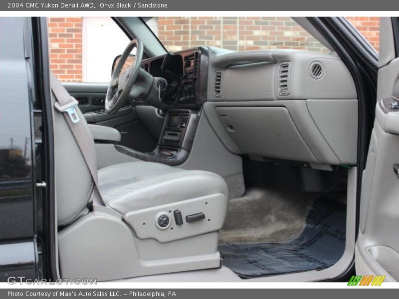 Onyx Black / Sandstone 2004 GMC Yukon Denali AWD