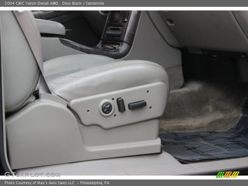 Onyx Black / Sandstone 2004 GMC Yukon Denali AWD