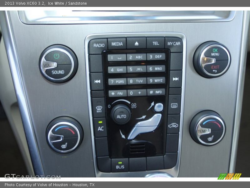 Ice White / Sandstone 2013 Volvo XC60 3.2