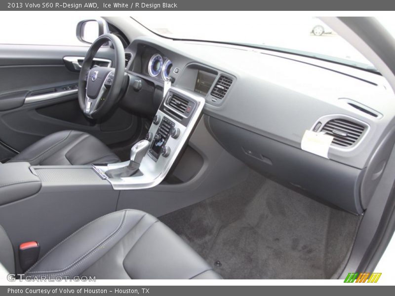 Dashboard of 2013 S60 R-Design AWD