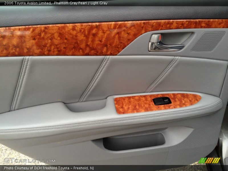 Door Panel of 2006 Avalon Limited