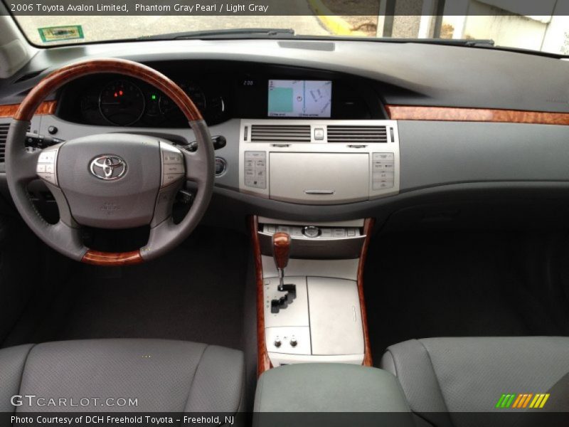 Dashboard of 2006 Avalon Limited