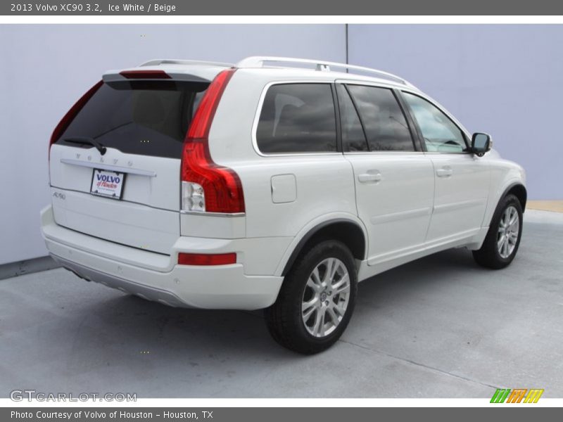 Ice White / Beige 2013 Volvo XC90 3.2