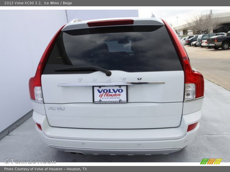 Ice White / Beige 2013 Volvo XC90 3.2
