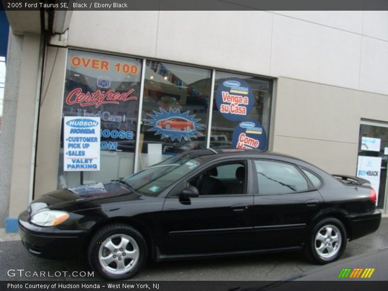 Black / Ebony Black 2005 Ford Taurus SE