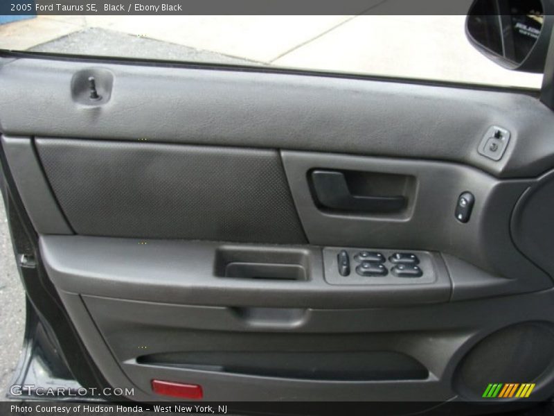 Black / Ebony Black 2005 Ford Taurus SE