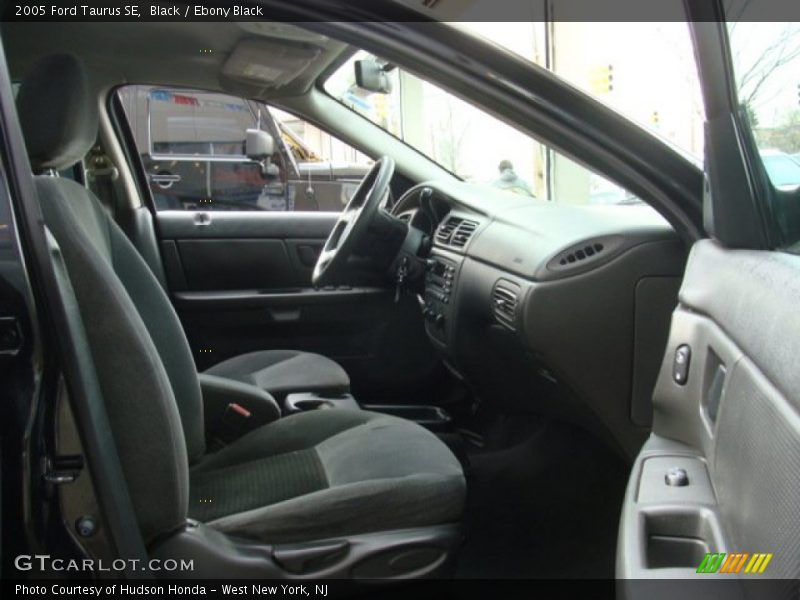 Black / Ebony Black 2005 Ford Taurus SE