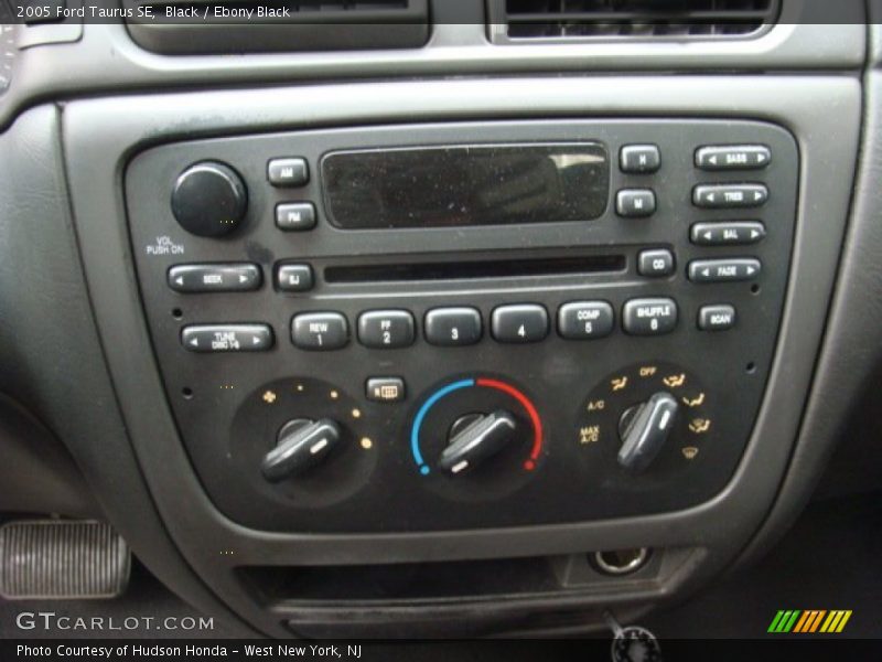 Black / Ebony Black 2005 Ford Taurus SE