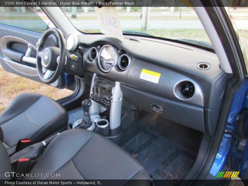 Dashboard of 2006 Cooper S Hardtop