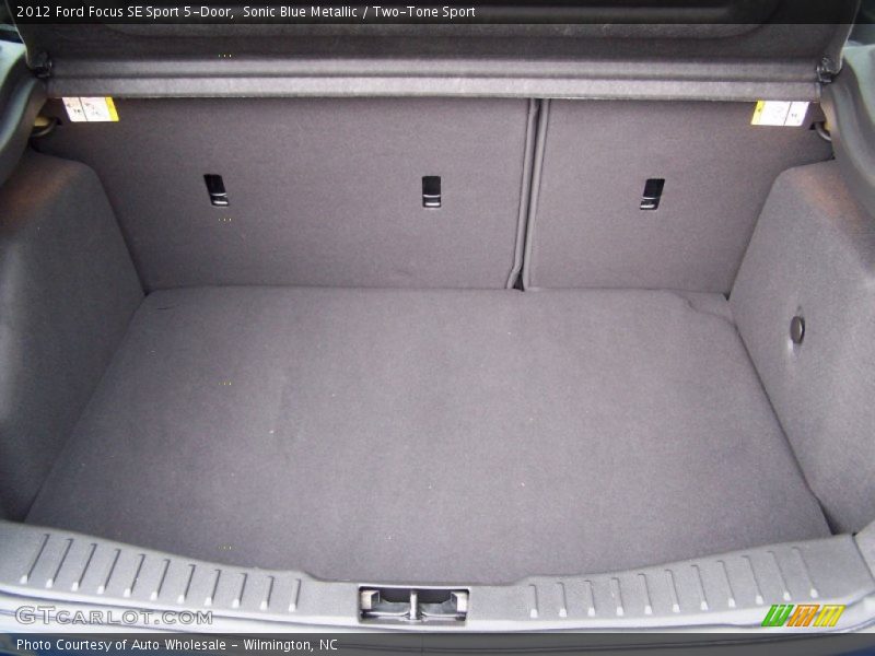  2012 Focus SE Sport 5-Door Trunk