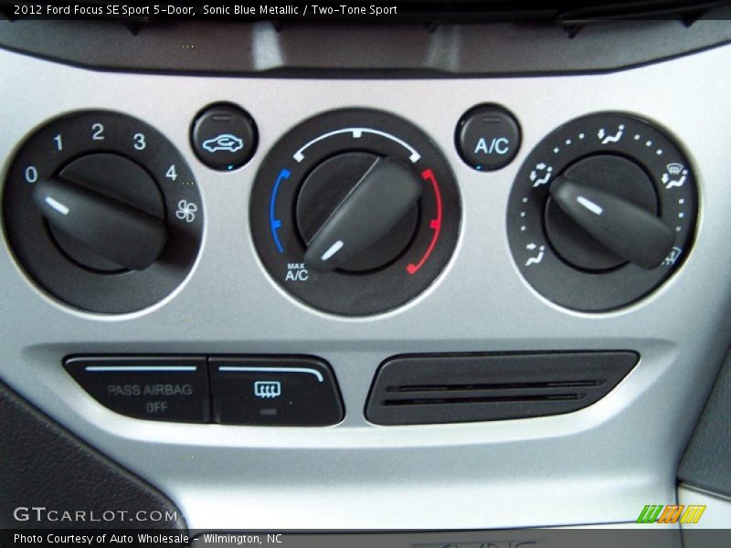 Controls of 2012 Focus SE Sport 5-Door