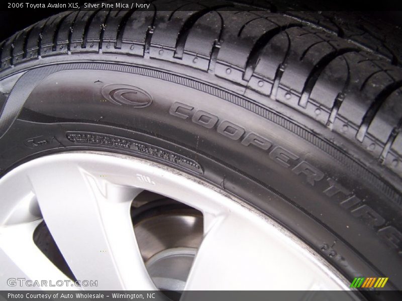 Silver Pine Mica / Ivory 2006 Toyota Avalon XLS