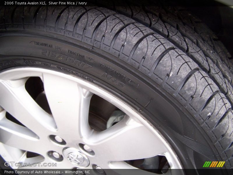 Silver Pine Mica / Ivory 2006 Toyota Avalon XLS