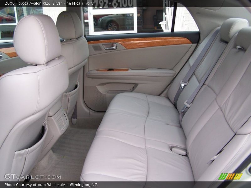 Silver Pine Mica / Ivory 2006 Toyota Avalon XLS