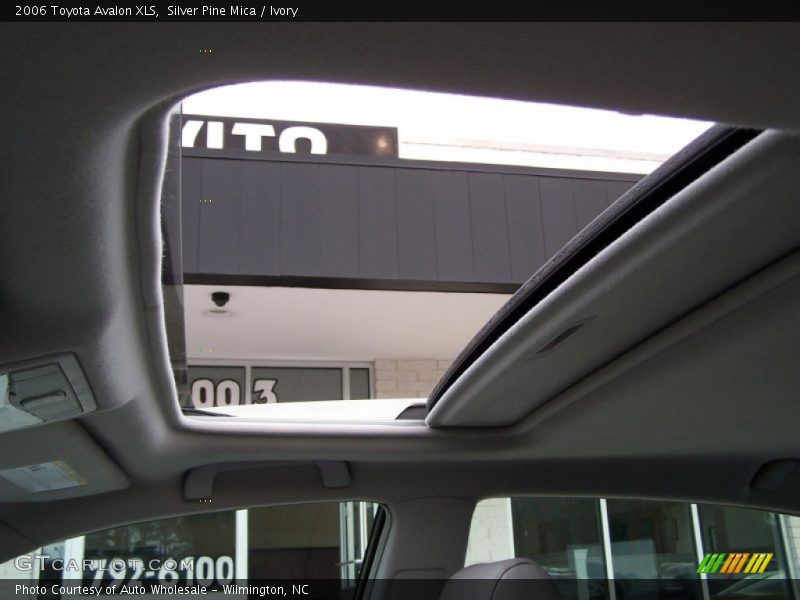 Silver Pine Mica / Ivory 2006 Toyota Avalon XLS