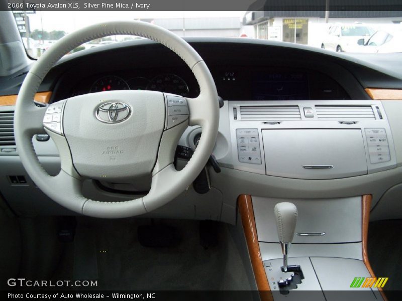 Silver Pine Mica / Ivory 2006 Toyota Avalon XLS