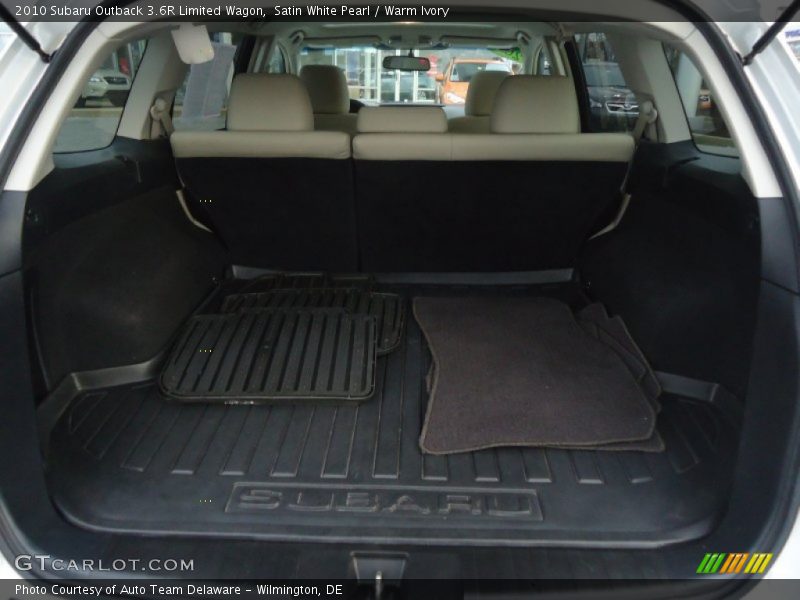  2010 Outback 3.6R Limited Wagon Trunk