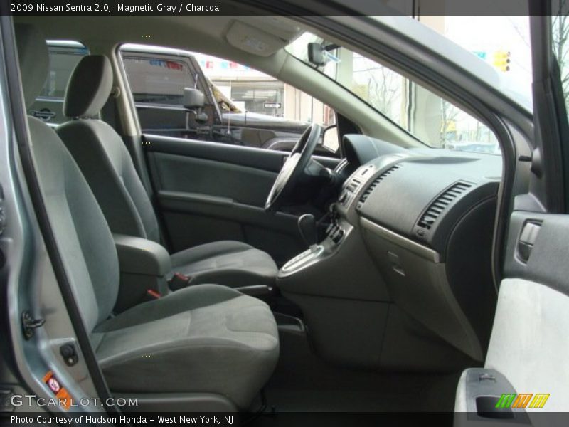 Magnetic Gray / Charcoal 2009 Nissan Sentra 2.0