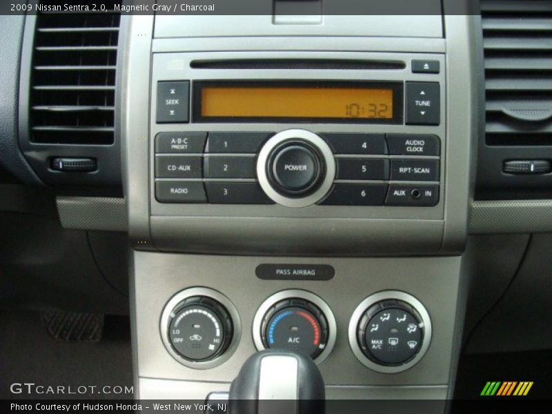 Magnetic Gray / Charcoal 2009 Nissan Sentra 2.0