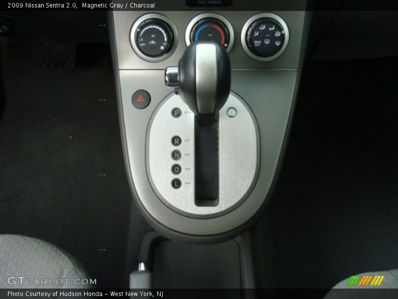 Magnetic Gray / Charcoal 2009 Nissan Sentra 2.0