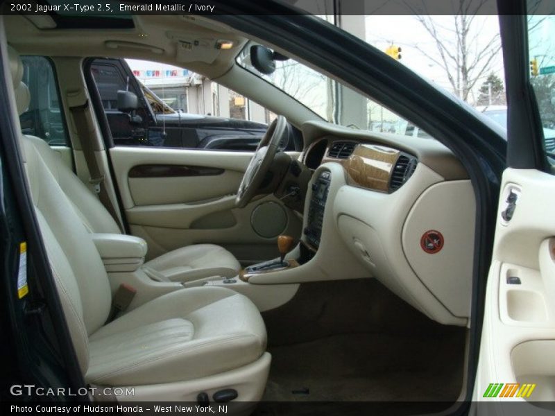 Emerald Metallic / Ivory 2002 Jaguar X-Type 2.5