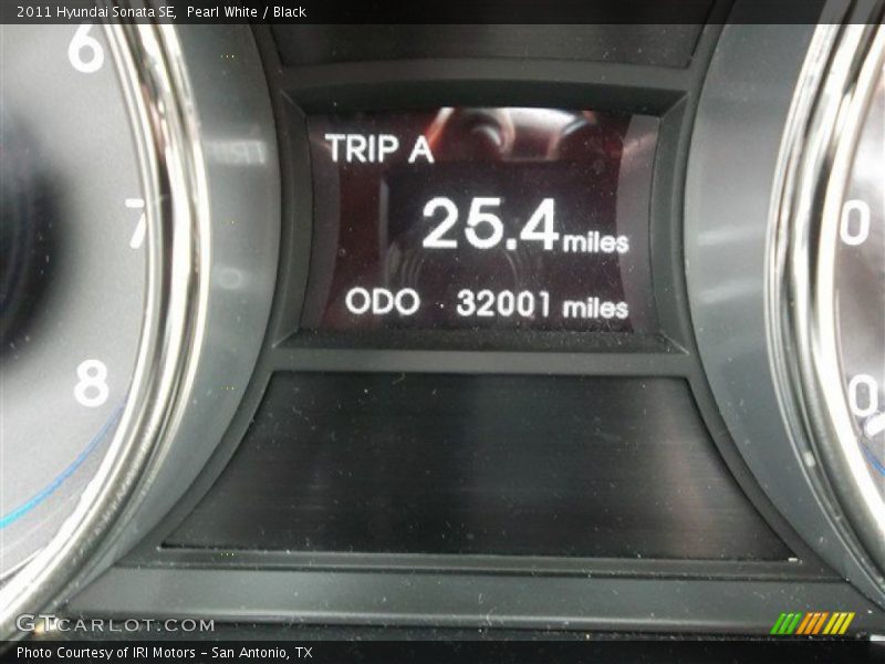 Pearl White / Black 2011 Hyundai Sonata SE