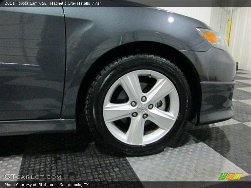 Magnetic Gray Metallic / Ash 2011 Toyota Camry SE
