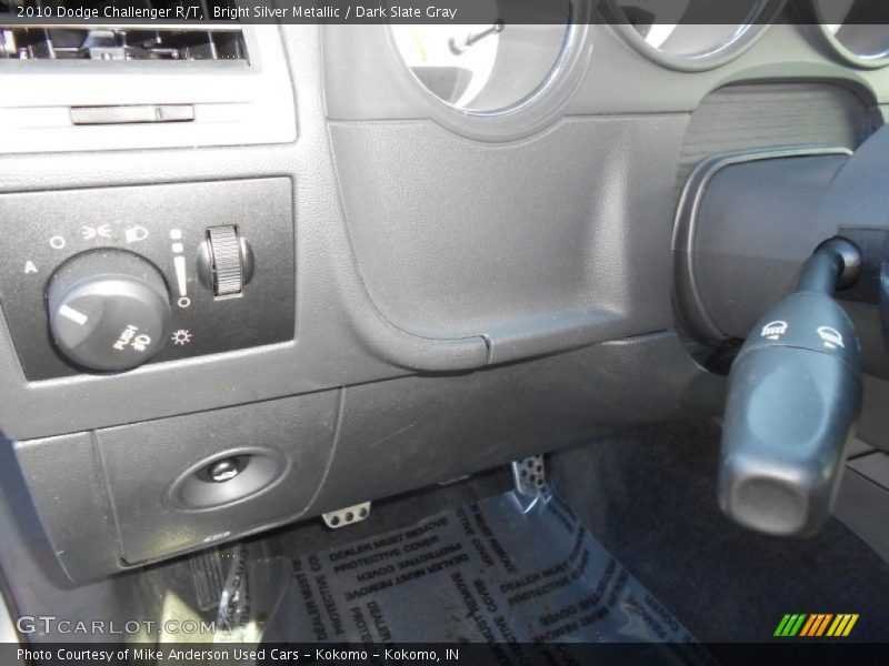 Bright Silver Metallic / Dark Slate Gray 2010 Dodge Challenger R/T