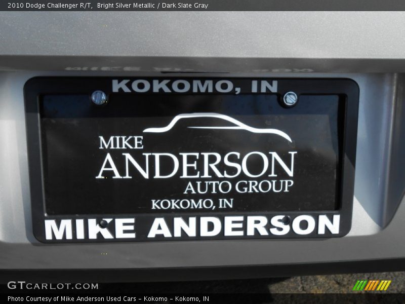 Bright Silver Metallic / Dark Slate Gray 2010 Dodge Challenger R/T