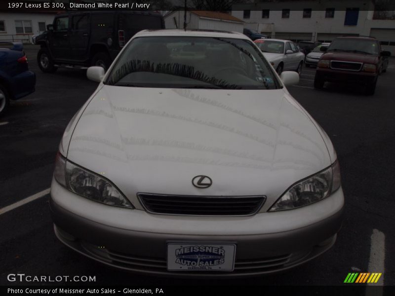 Diamond White Pearl / Ivory 1997 Lexus ES 300
