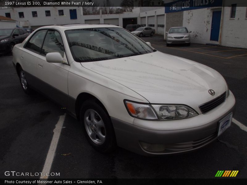 Diamond White Pearl / Ivory 1997 Lexus ES 300
