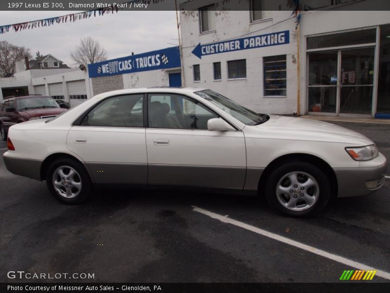 Diamond White Pearl / Ivory 1997 Lexus ES 300