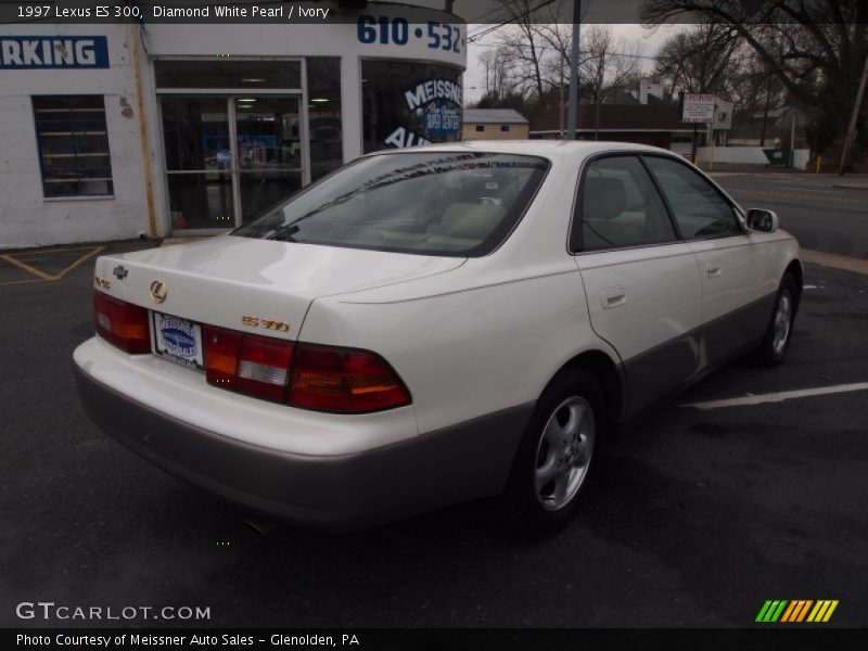 Diamond White Pearl / Ivory 1997 Lexus ES 300