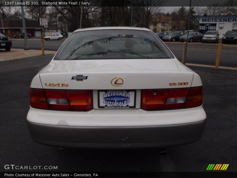 Diamond White Pearl / Ivory 1997 Lexus ES 300