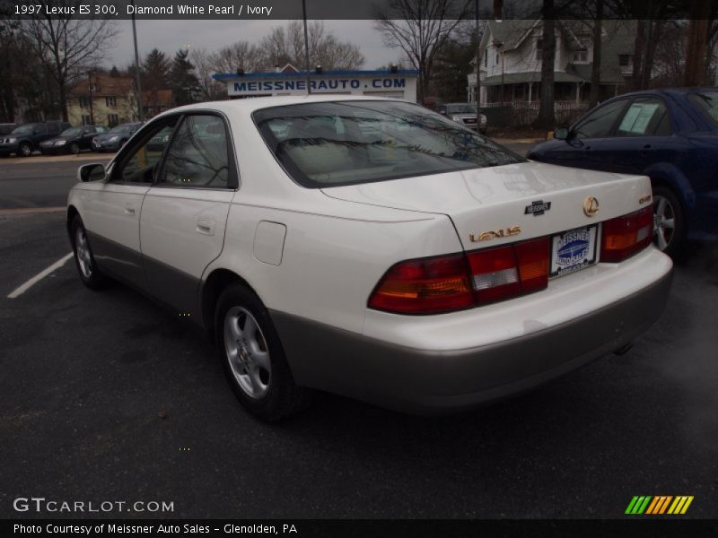 Diamond White Pearl / Ivory 1997 Lexus ES 300