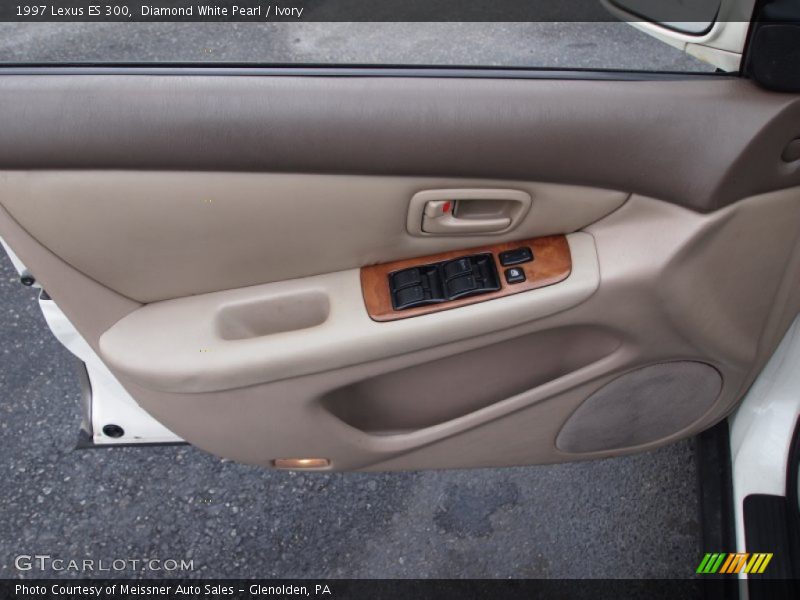 Diamond White Pearl / Ivory 1997 Lexus ES 300