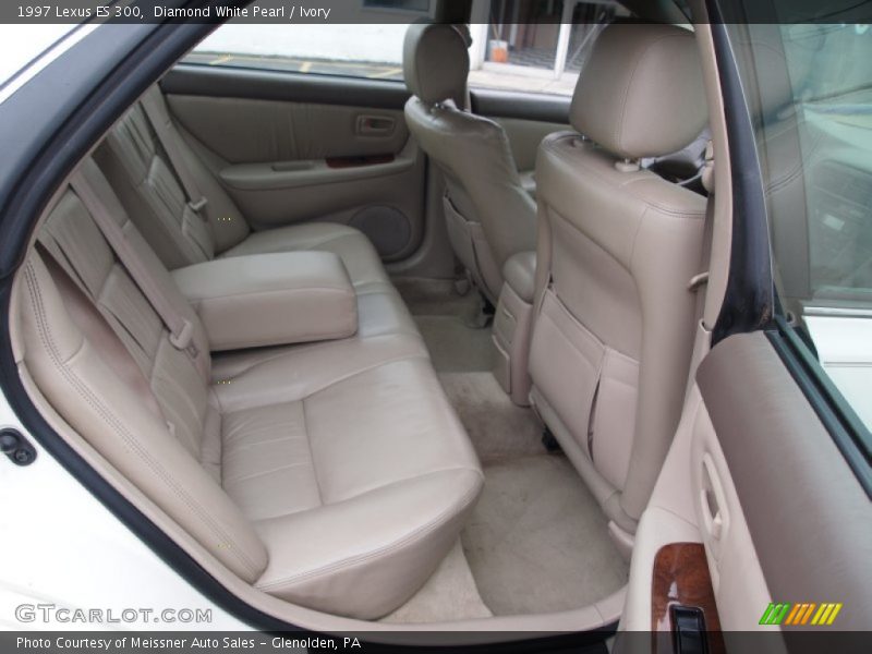 Diamond White Pearl / Ivory 1997 Lexus ES 300