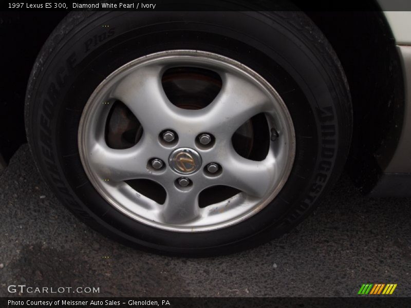 Diamond White Pearl / Ivory 1997 Lexus ES 300