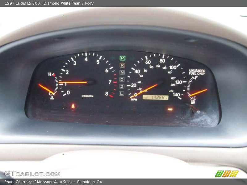 Diamond White Pearl / Ivory 1997 Lexus ES 300