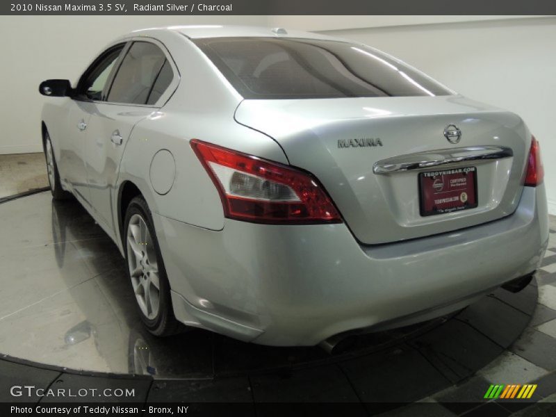 Radiant Silver / Charcoal 2010 Nissan Maxima 3.5 SV