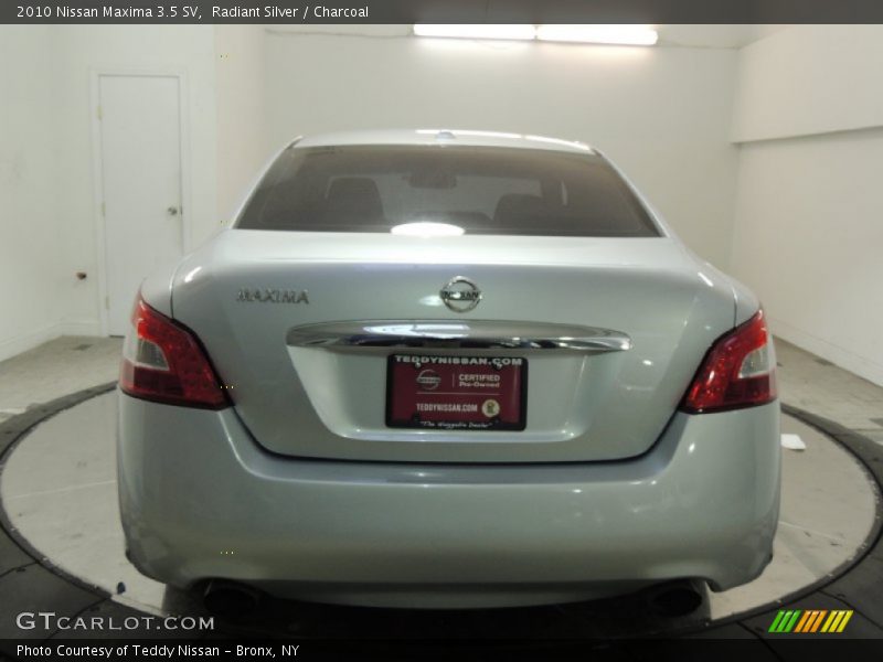 Radiant Silver / Charcoal 2010 Nissan Maxima 3.5 SV