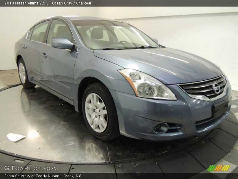 Front 3/4 View of 2010 Altima 2.5 S