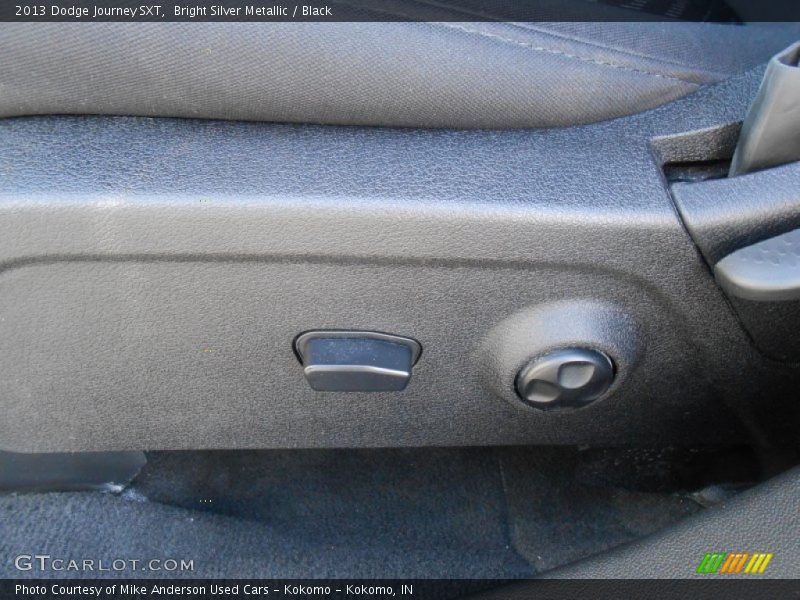 Bright Silver Metallic / Black 2013 Dodge Journey SXT