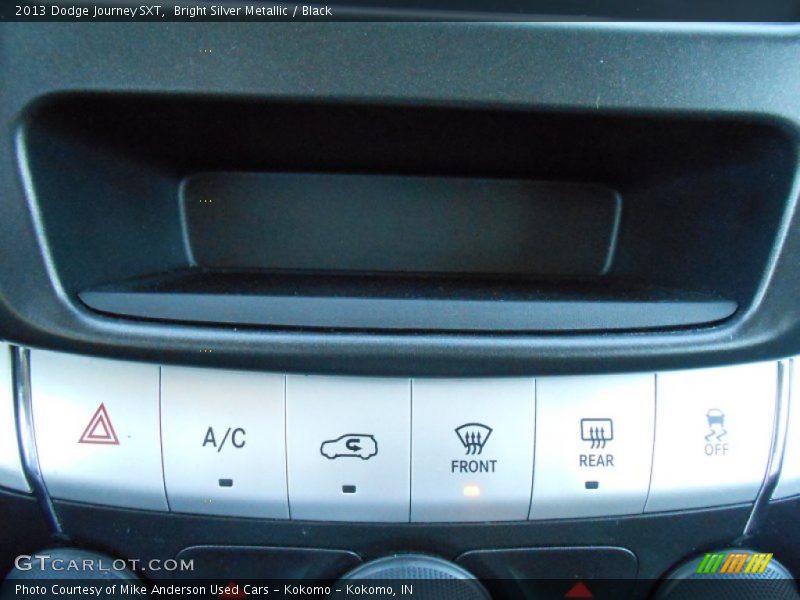 Bright Silver Metallic / Black 2013 Dodge Journey SXT