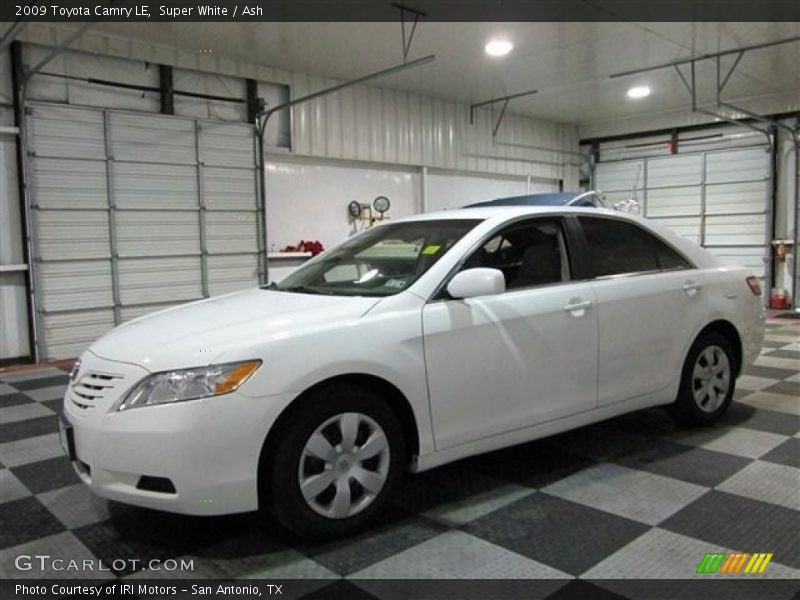 Super White / Ash 2009 Toyota Camry LE