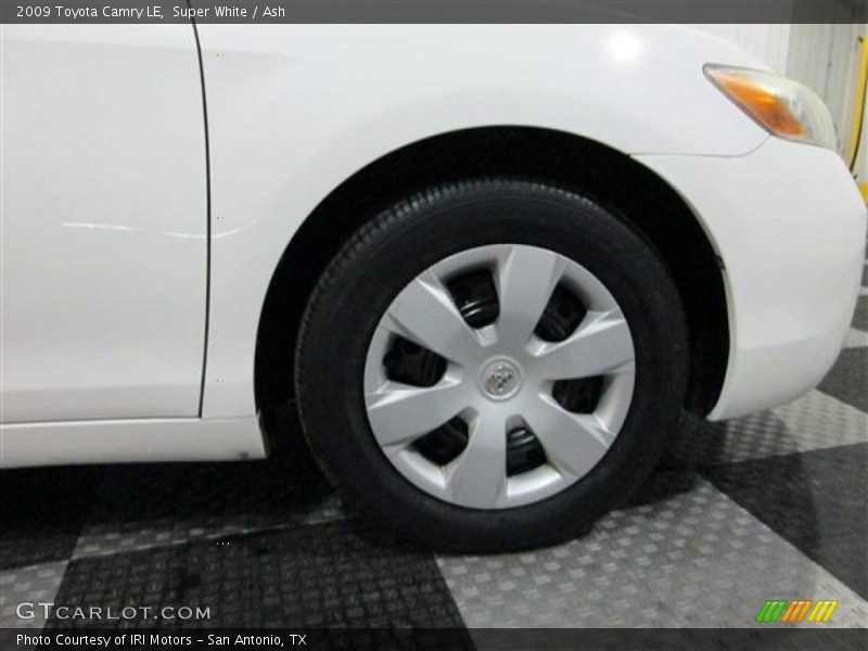 Super White / Ash 2009 Toyota Camry LE