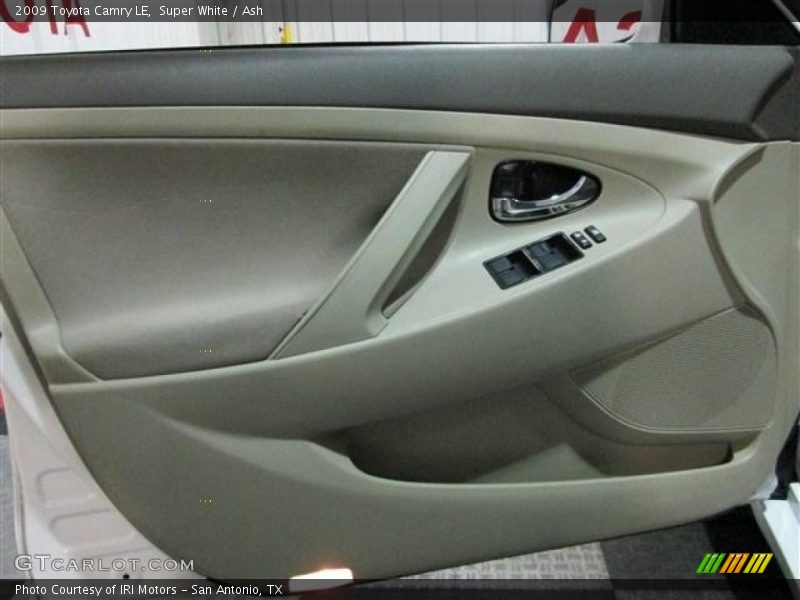 Super White / Ash 2009 Toyota Camry LE