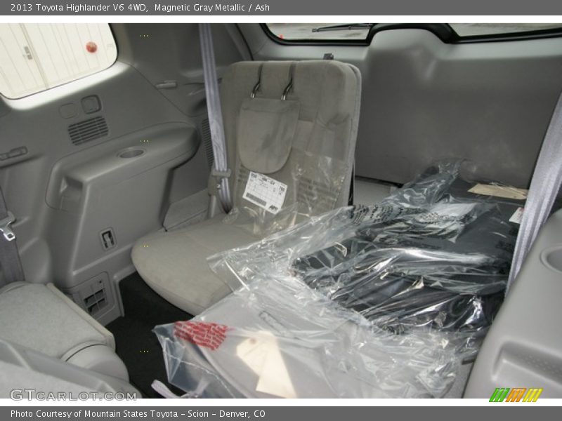 Magnetic Gray Metallic / Ash 2013 Toyota Highlander V6 4WD